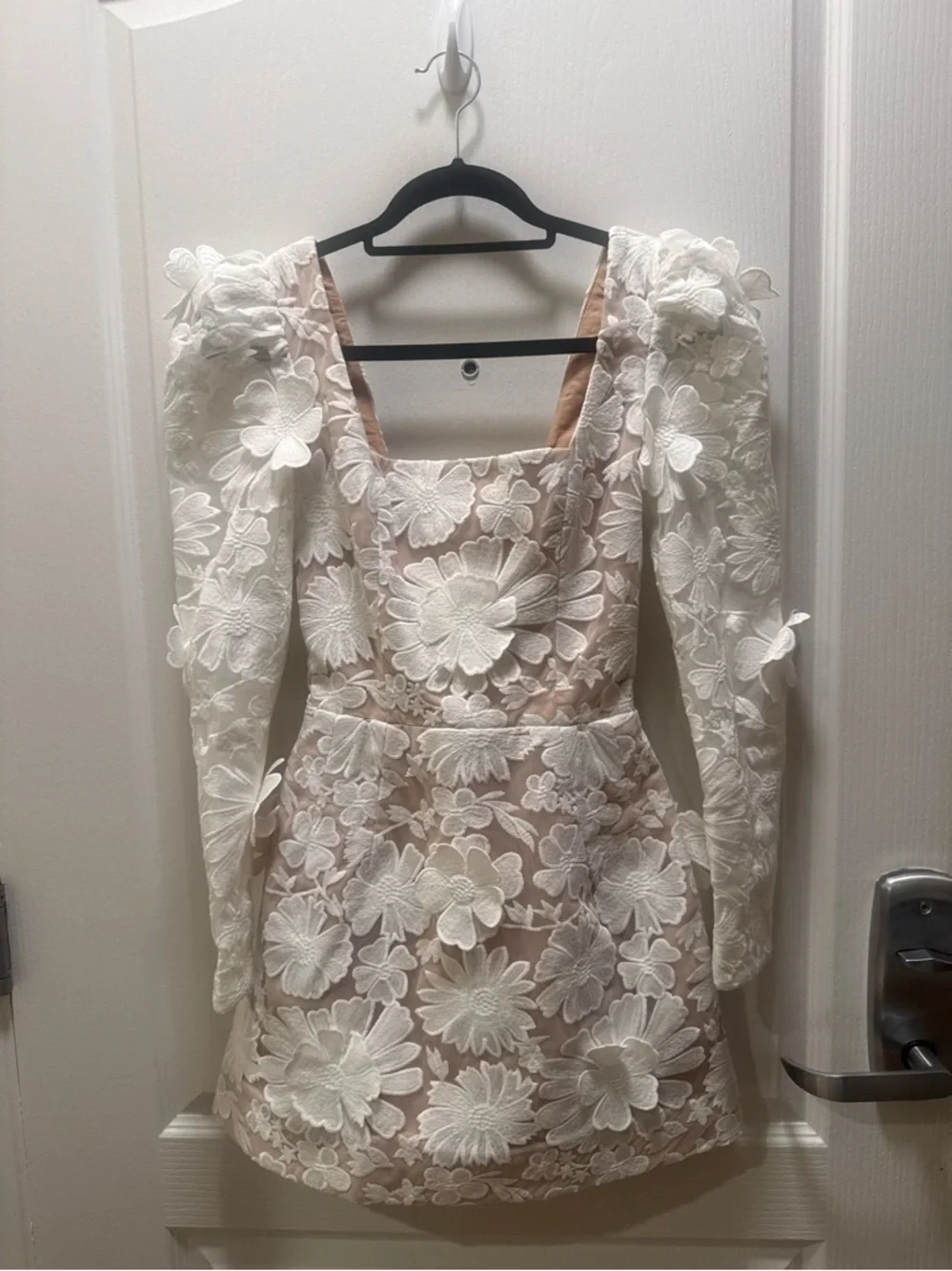 Helsi Ellen Long-Sleeve 3D Floral Mini Dress In White Size XS NWOT - Picture 5 of 7